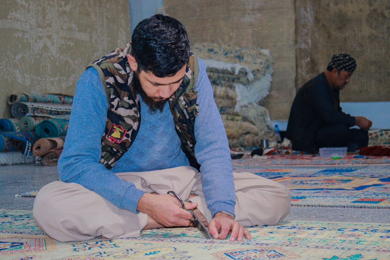 Woolen Yarn Spinning & Handmade Carpet Weaving
